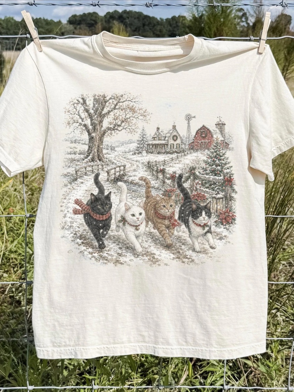 Vintage-Inspired Cream Cats Winter Scene T-Shirt - Off White